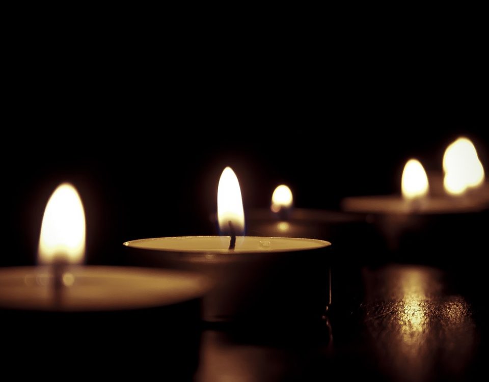 candles-209157_1280